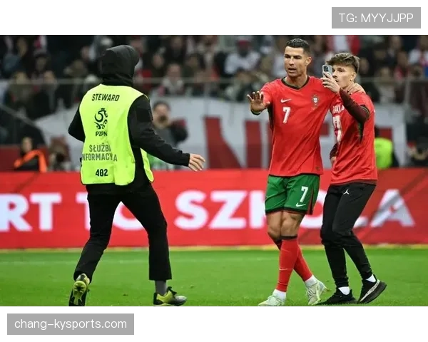 C罗与莱万巅峰期的稳定性与持续输出能力对比：谁的高效更持久？