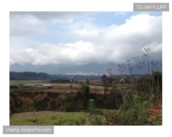 史梦瑶竟然在机场穿得跟出门买菜一样，妆都懒得化了？