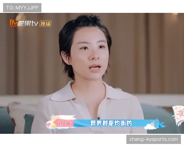 刘璇随手晒的那只茶杯都比我整套家具还讲究，尴尬得想删社交账号